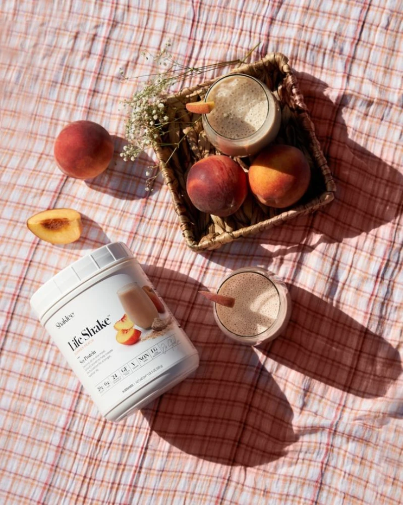 Shaklee Life Shake peach smoothie: a zero-sugar complete protein shake